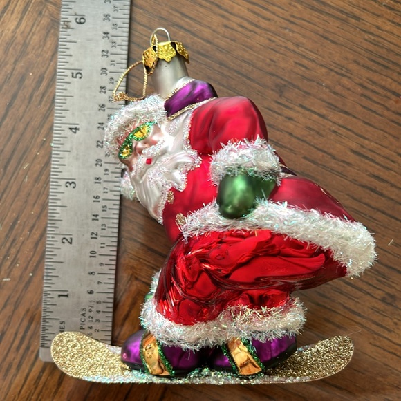 Snowboarding, Santa surfing skateboarding Santa Claus - Picture 8 of 8